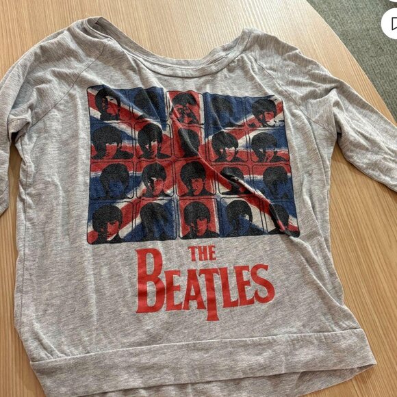 The Beatles Graphic T Shirt Medium Gray Boatneck 3/4 Sleeves British Flag Crop - Picture 1 of 3